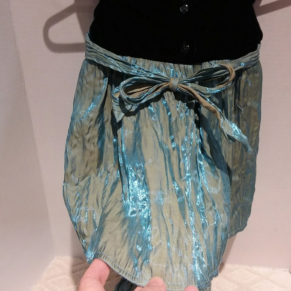 ⬇️Marc and Maddie velvet and irridescent d… - Picture 5 of 9